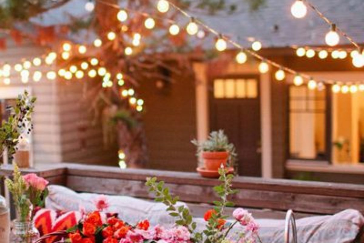 Nie len záhradný nábytok ale i záhradné svietidlá dotvárajú charakter vašej záhrady či terasy