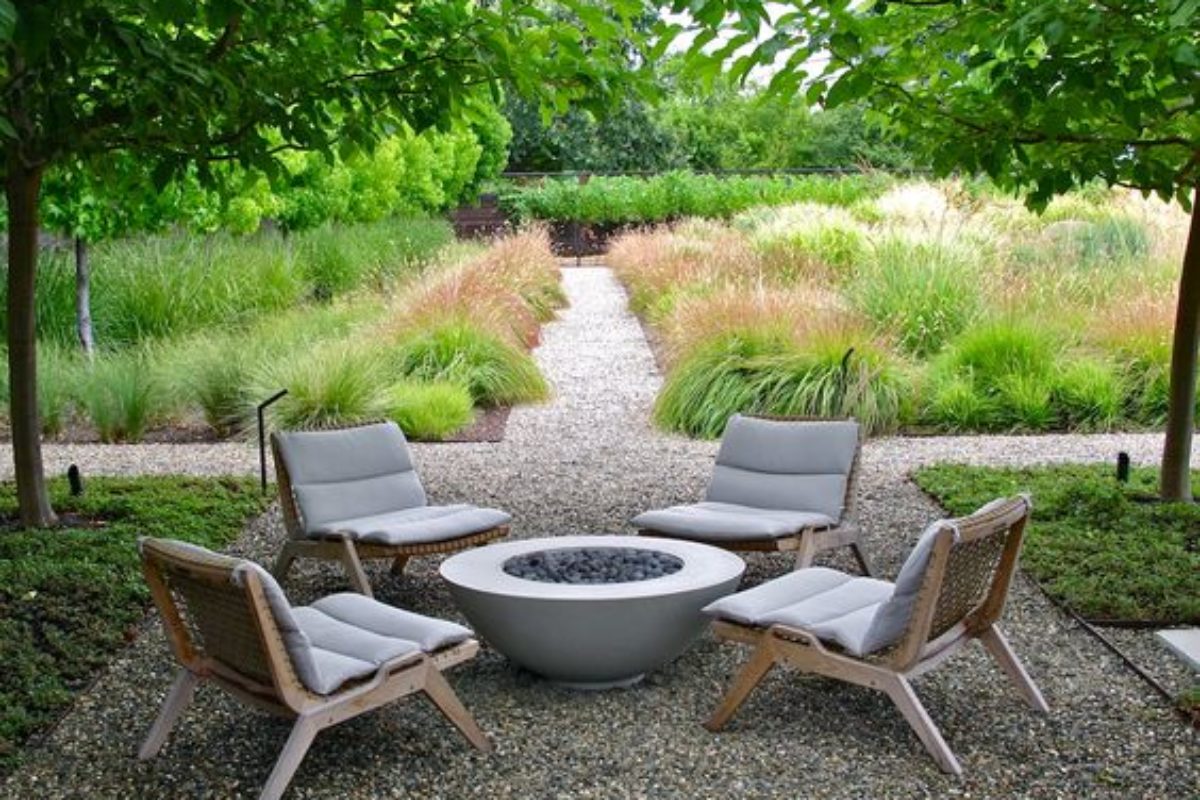 Záhradný nábytok – užite si posledné pekné slnečné dni na záhradách a terasách